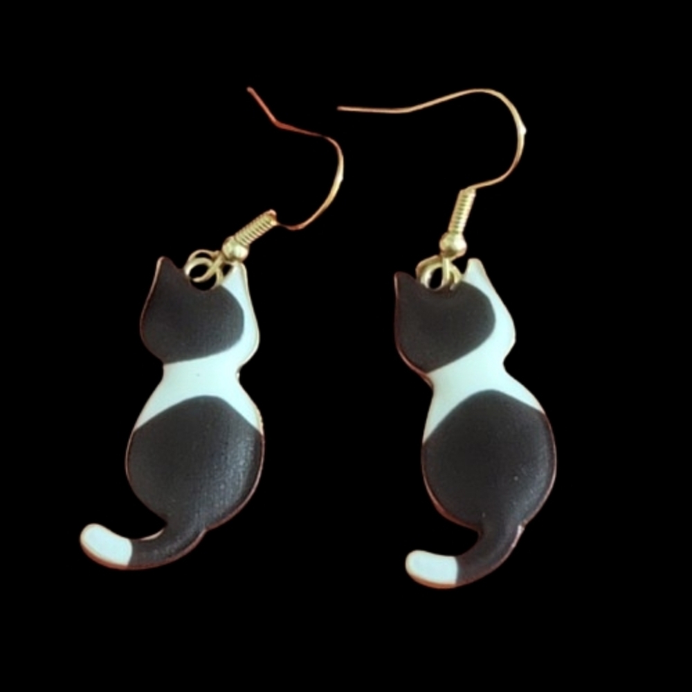 Cute Enamel Cat Design Dangle Earrings Cartoon Jewelry Black White Gift Women
